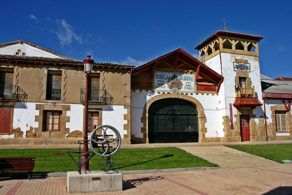 En El Corazon Del Barrio De La Estacion Villa Haro Exterior photo
