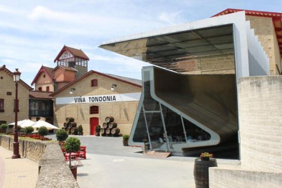 En El Corazon Del Barrio De La Estacion Villa Haro Exterior photo